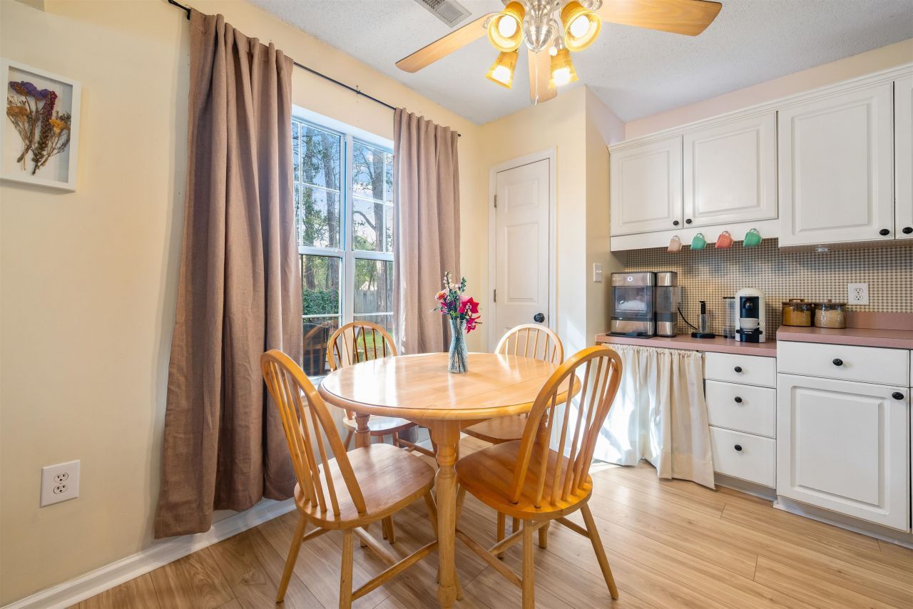 335 Ashwood Ln. Photo 11