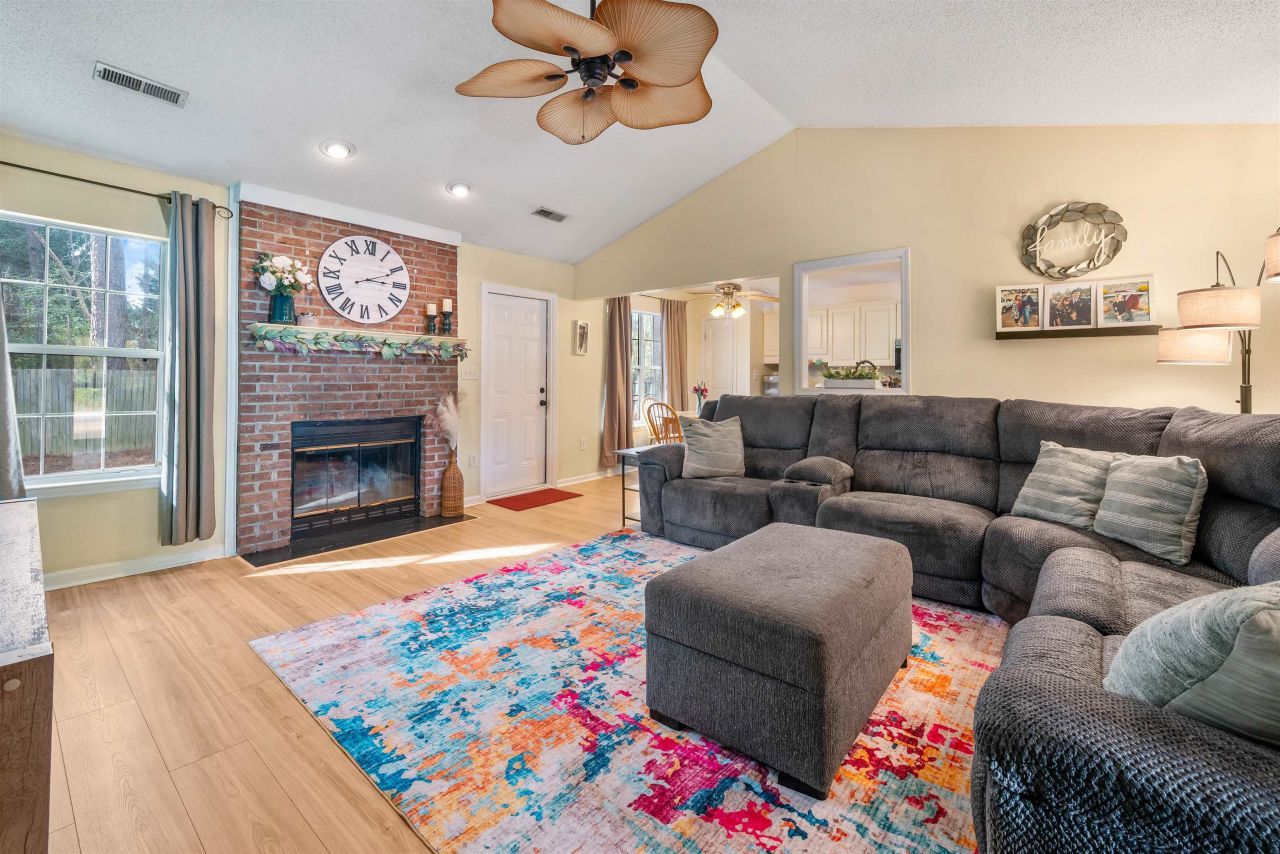 335 Ashwood Ln. Photo 5