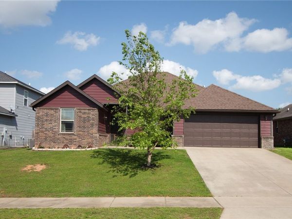 811 SW Pure Globe Street, Bentonville, AR 72712