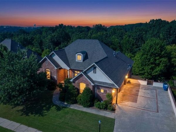 3703 NW Mountainview Road , Bentonville, AR 72712