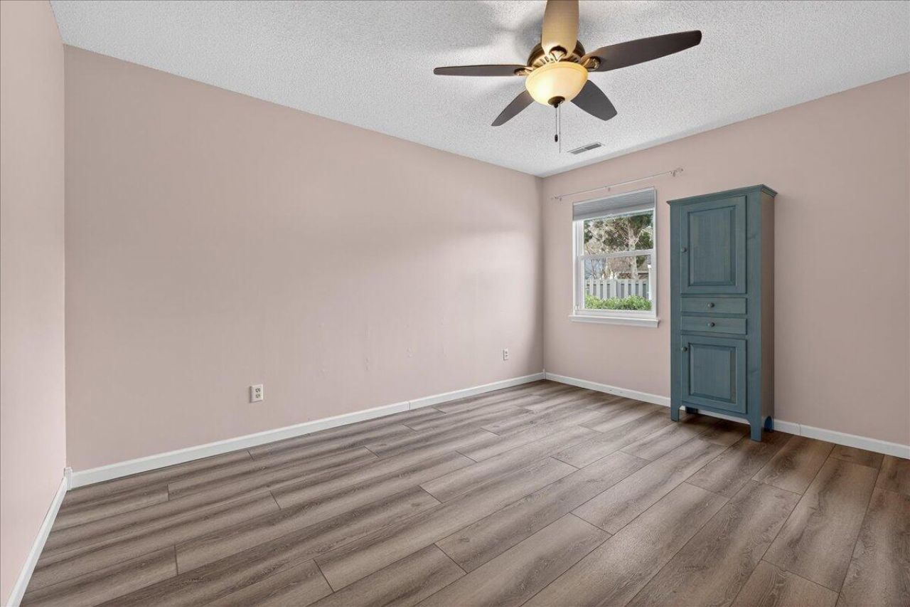 201 Ash Court Photo 24