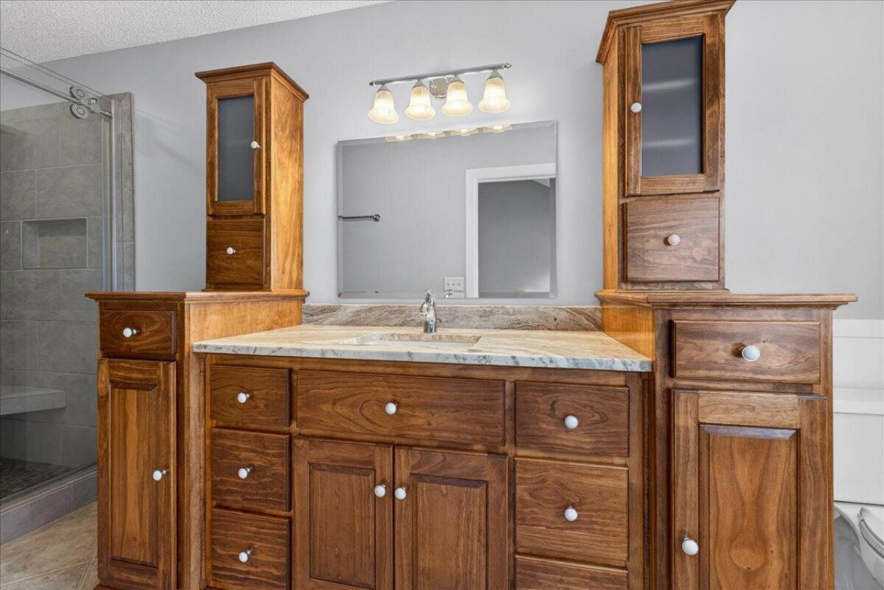 201 Ash Court Photo 32