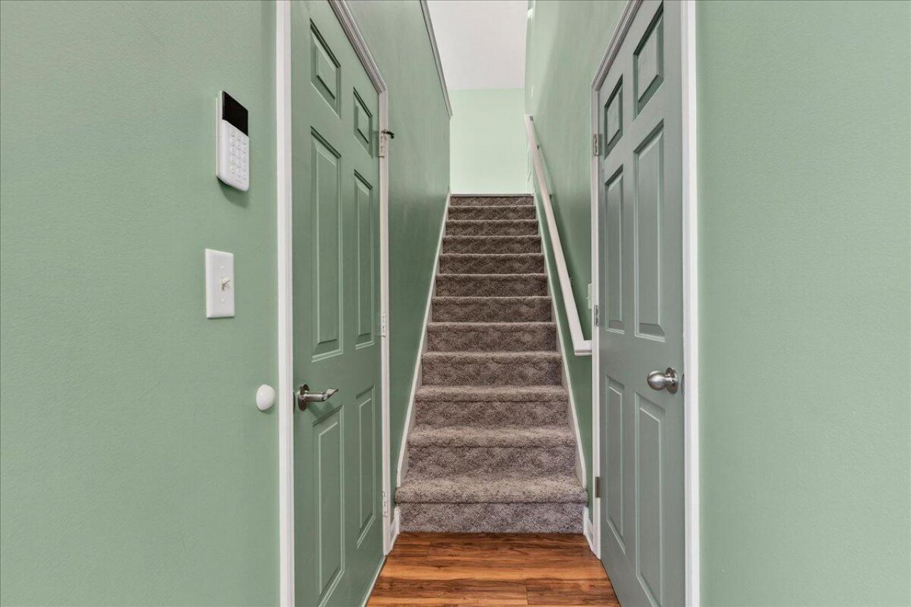 201 Ash Court Photo 34