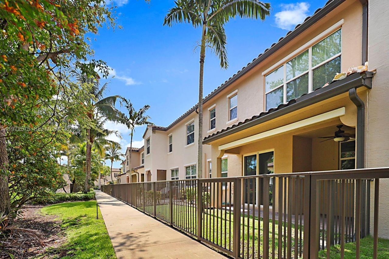 4631 Mediterranean Cir , Unit 4631, Palm Beach Gardens, FL 33418 Photo