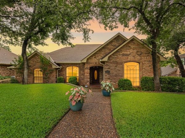 3121 Oakdale Drive, Hurst, TX 76054