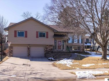 13563 W Circle, Omaha, NE 68137