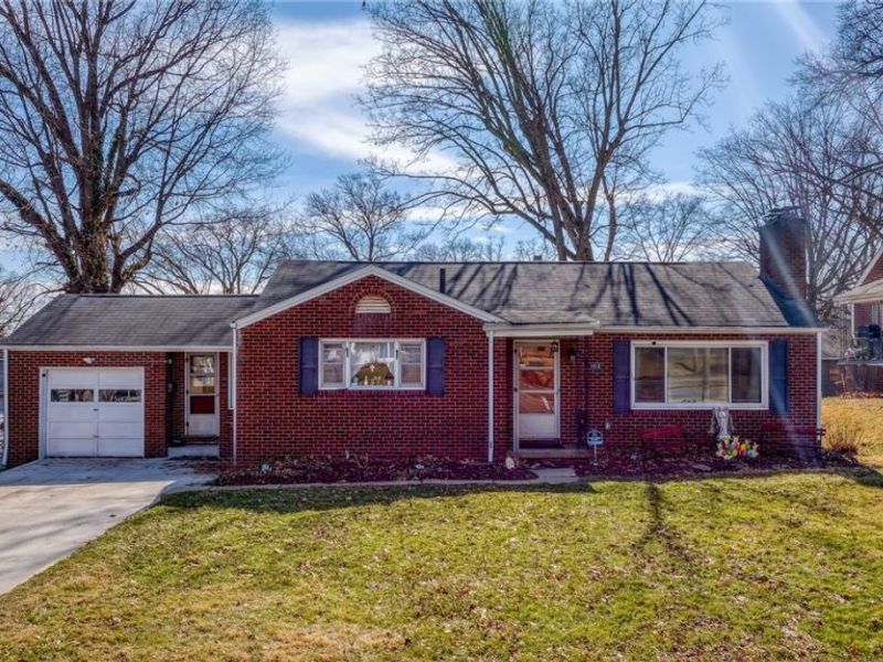 1410 Colonial Boulevard NE, Canton, OH 44714 Photo 1