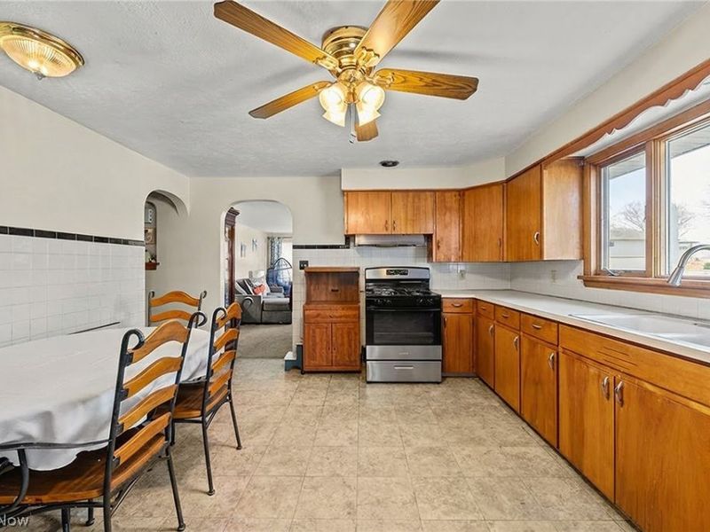 1410 Colonial Boulevard NE, Canton, OH 44714 Photo 10