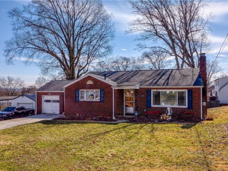 1410 Colonial Boulevard NE, Canton, OH 44714 Photo 2