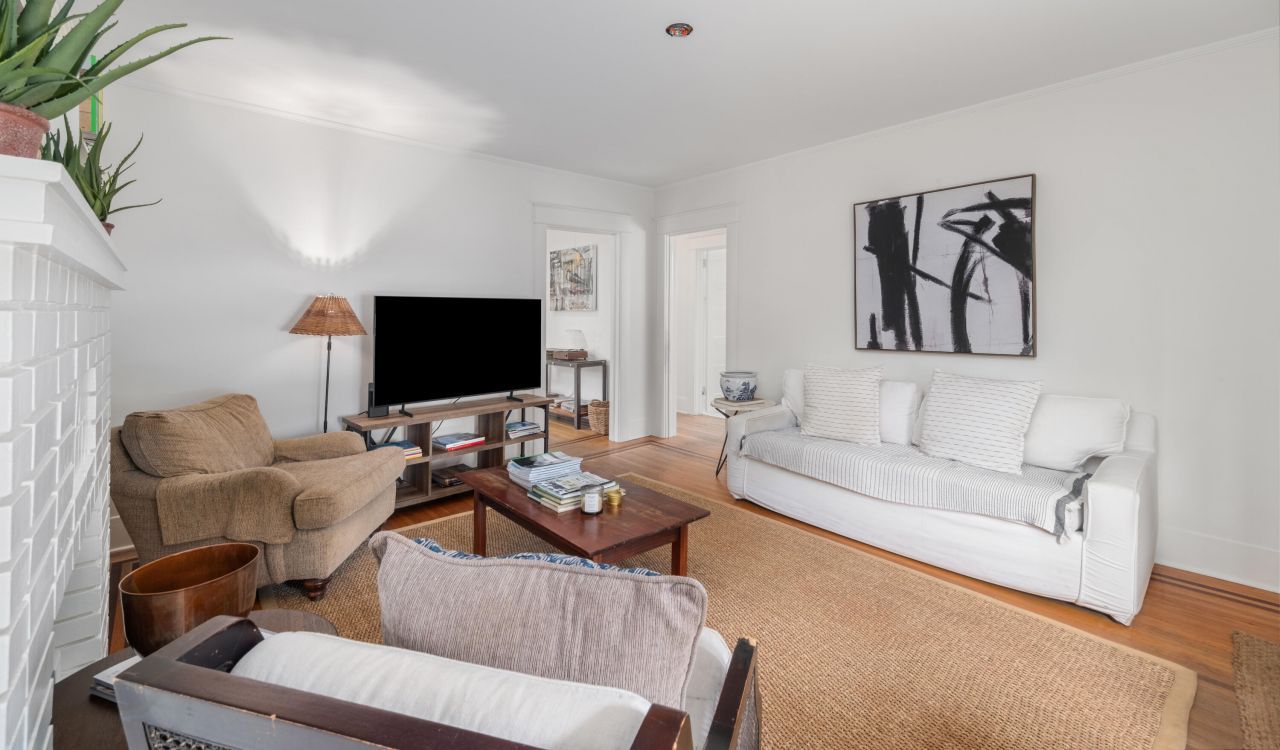 106 Hickory Street Photo 5