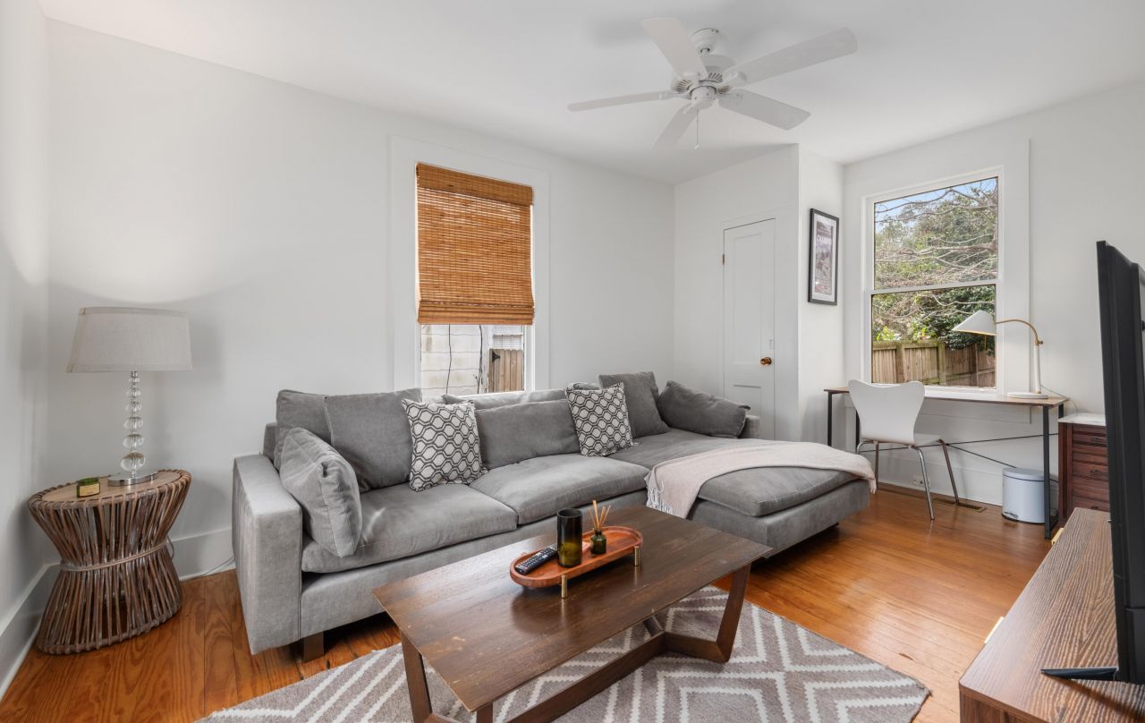 106 Hickory Street Photo 6