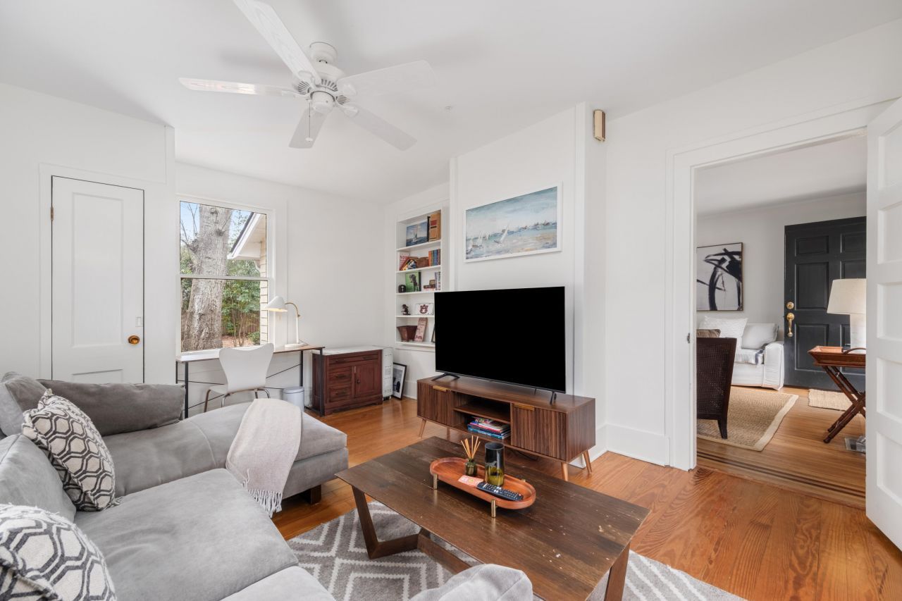 106 Hickory Street Photo 8