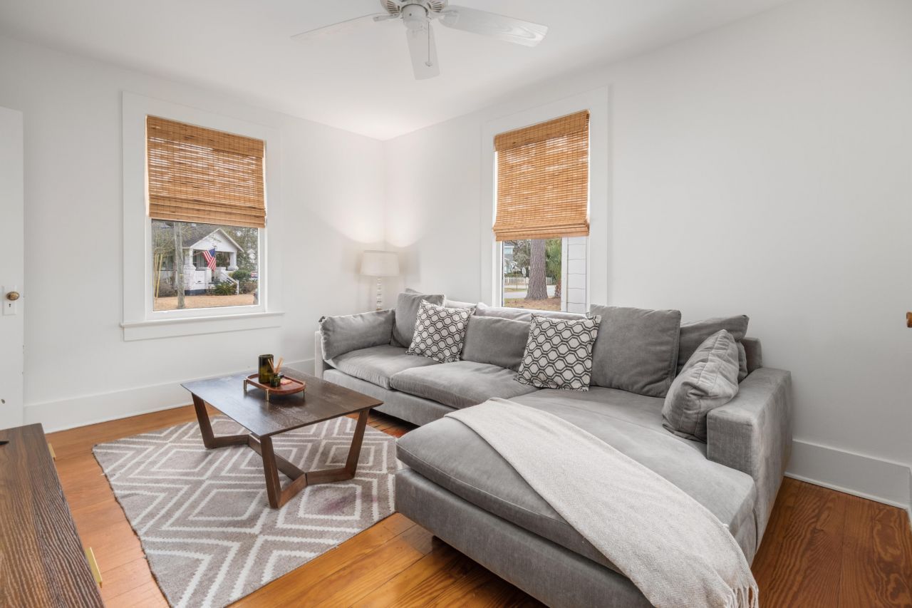 106 Hickory Street Photo 9