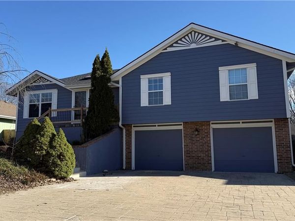 1613 NE Misty Lane, Lee's Summit, MO 64086