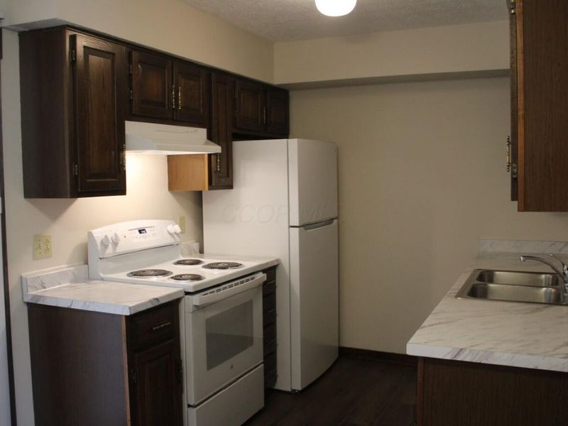 390-404 Edinburgh Road, Dublin, OH 43017 Photo 19