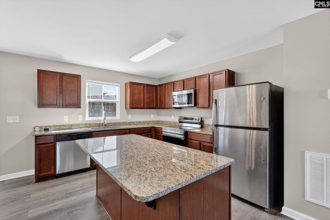 1014 Sequoia Court  Photo 6