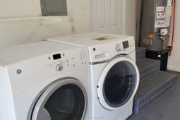 7744 Allwood Avenue photo 4