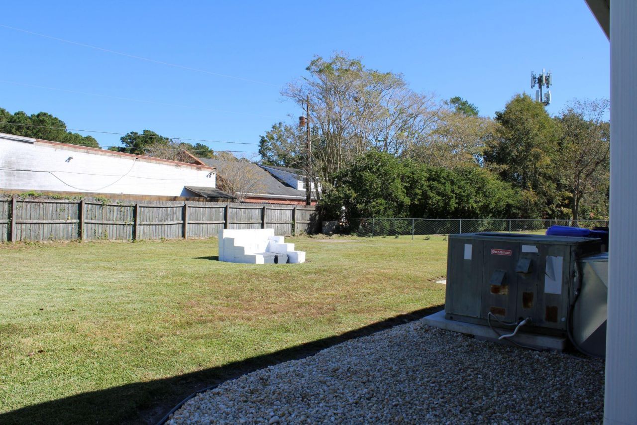 7744 Allwood Avenue Photo 6