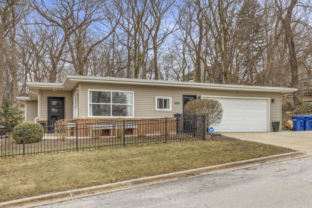 1001 Geneva Road, Saint Charles, IL 60174 Main Photo