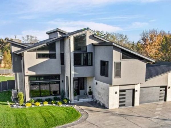 1341 Pfingsten Road, Northbrook, IL 60062