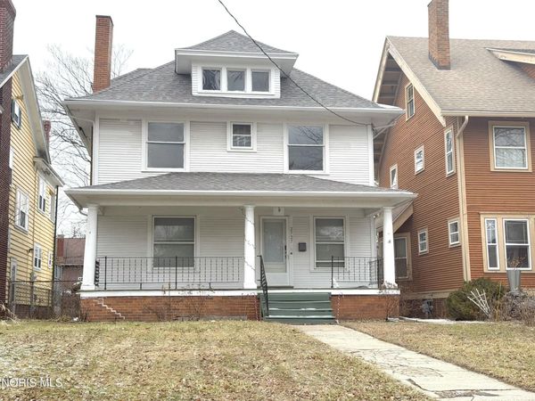 2727 Robinwood Avenue, Toledo, OH 43610