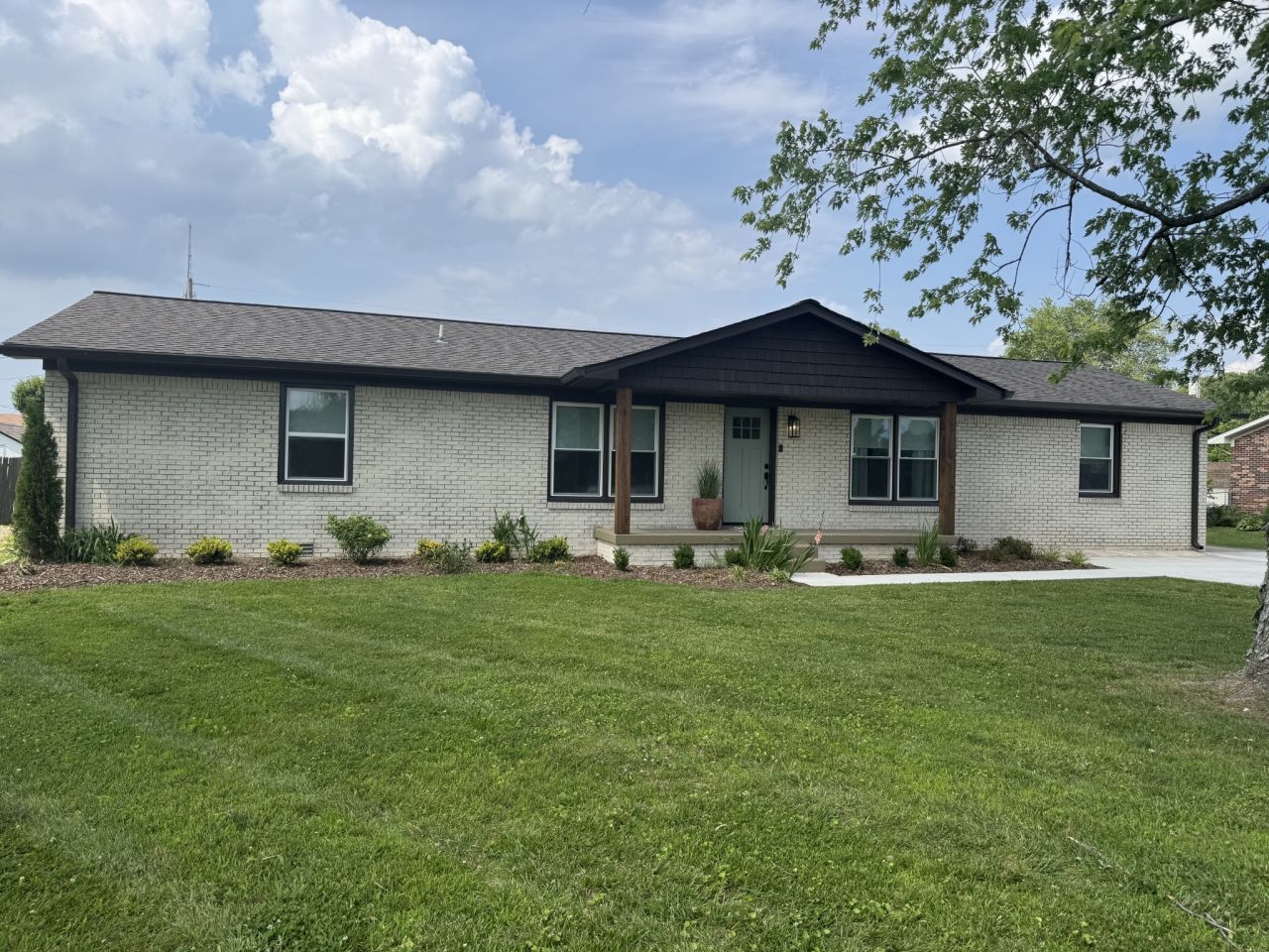 402 8th St, Lawrenceburg, TN 38464 Main Photo