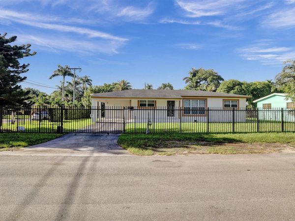30 NE 139th St, North Miami, FL 33161