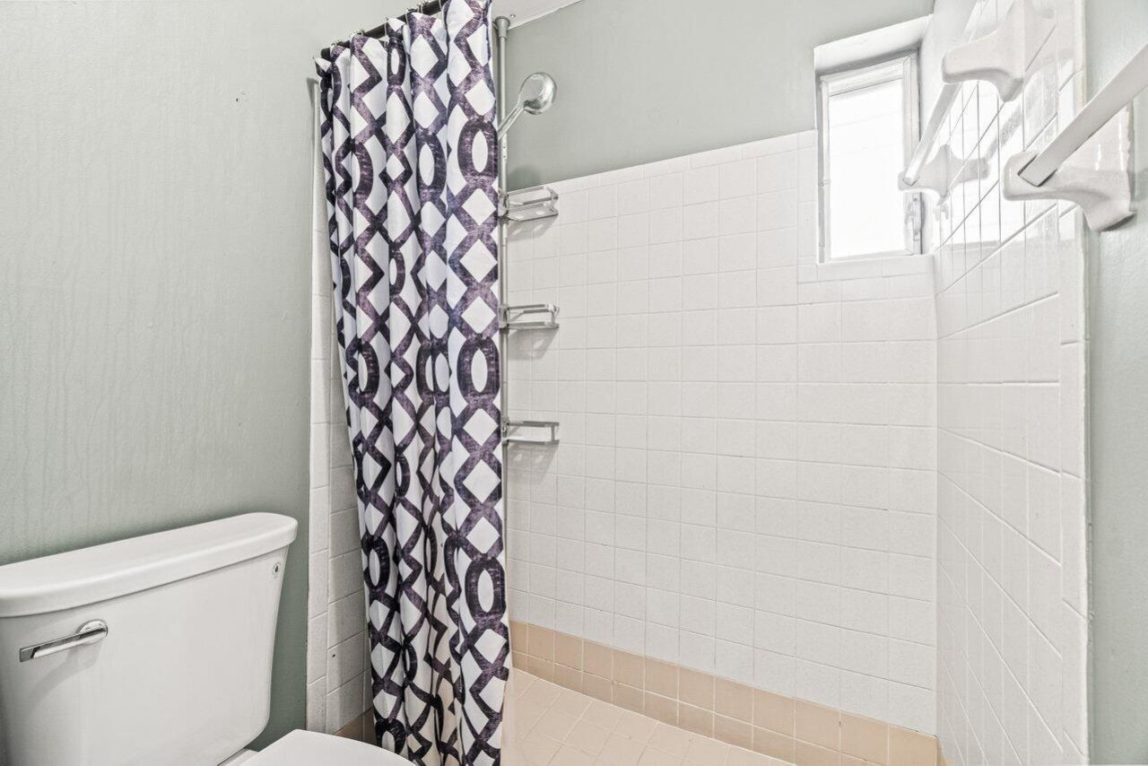 2121 NE 1st Court, Unit 202, Boynton Beach, FL 33435 Photo