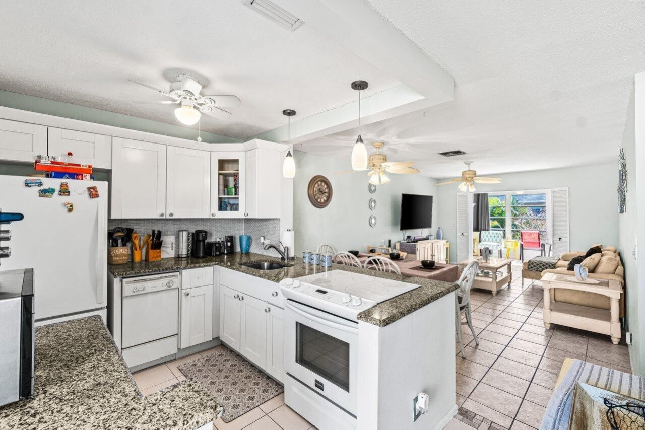 2121 NE 1st Court, Unit 202, Boynton Beach, FL 33435 Photo