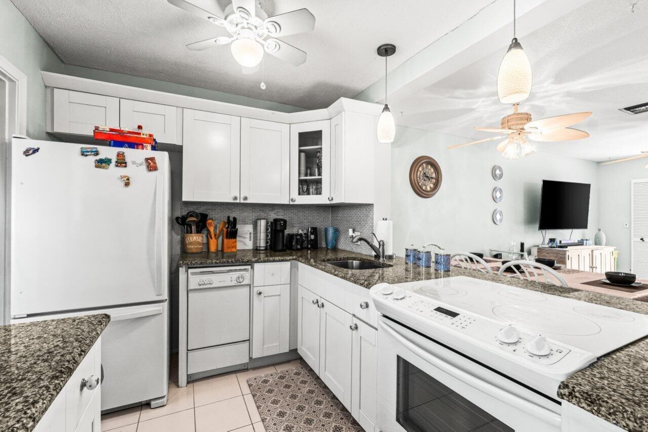 2121 NE 1st Court, Unit 202, Boynton Beach, FL 33435 Photo