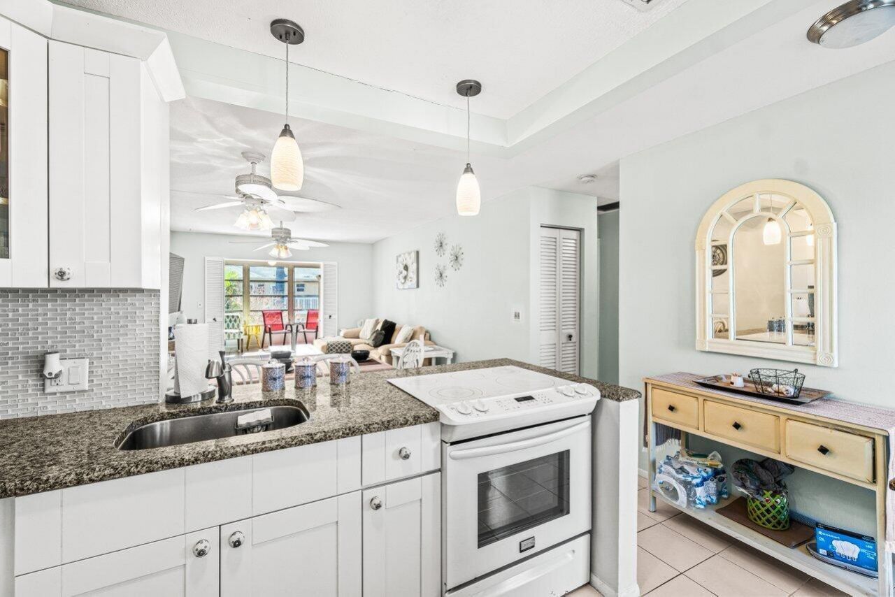 2121 NE 1st Court, Unit 202, Boynton Beach, FL 33435 Photo