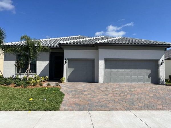 663 SE Villandry Way, Port Saint Lucie, FL 34984