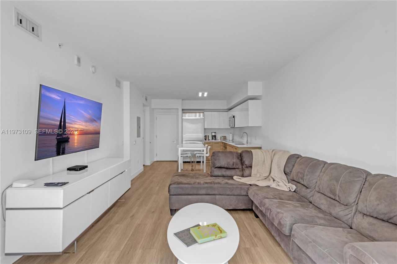 1300 Brickell Bay Dr , Unit 903, Miami, FL 33131 Photo