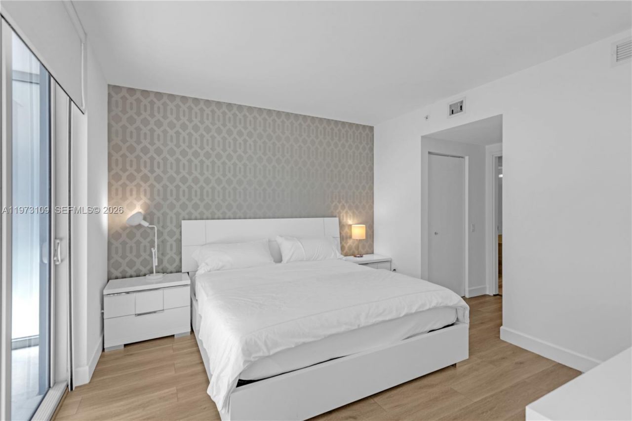 1300 Brickell Bay Dr , Unit 903, Miami, FL 33131 Photo