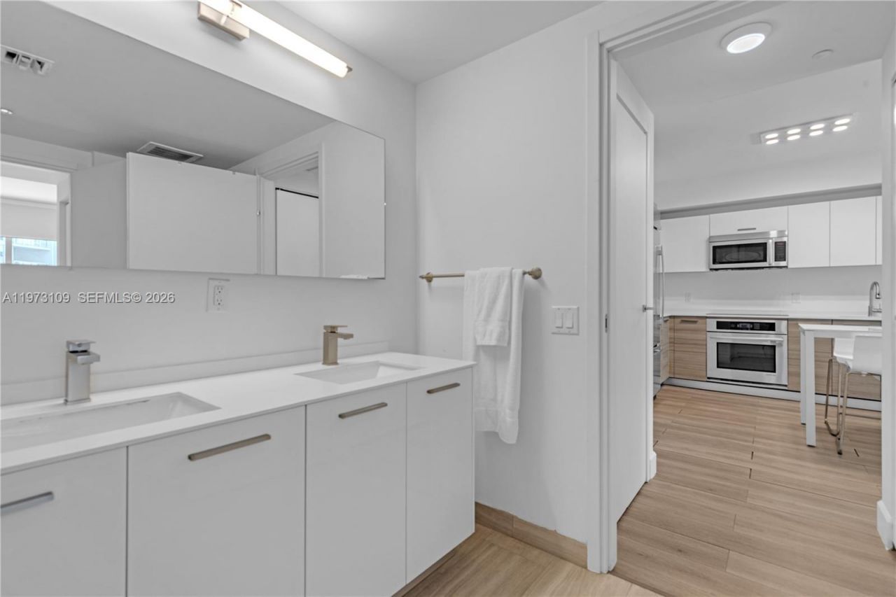 1300 Brickell Bay Dr , Unit 903, Miami, FL 33131 Photo