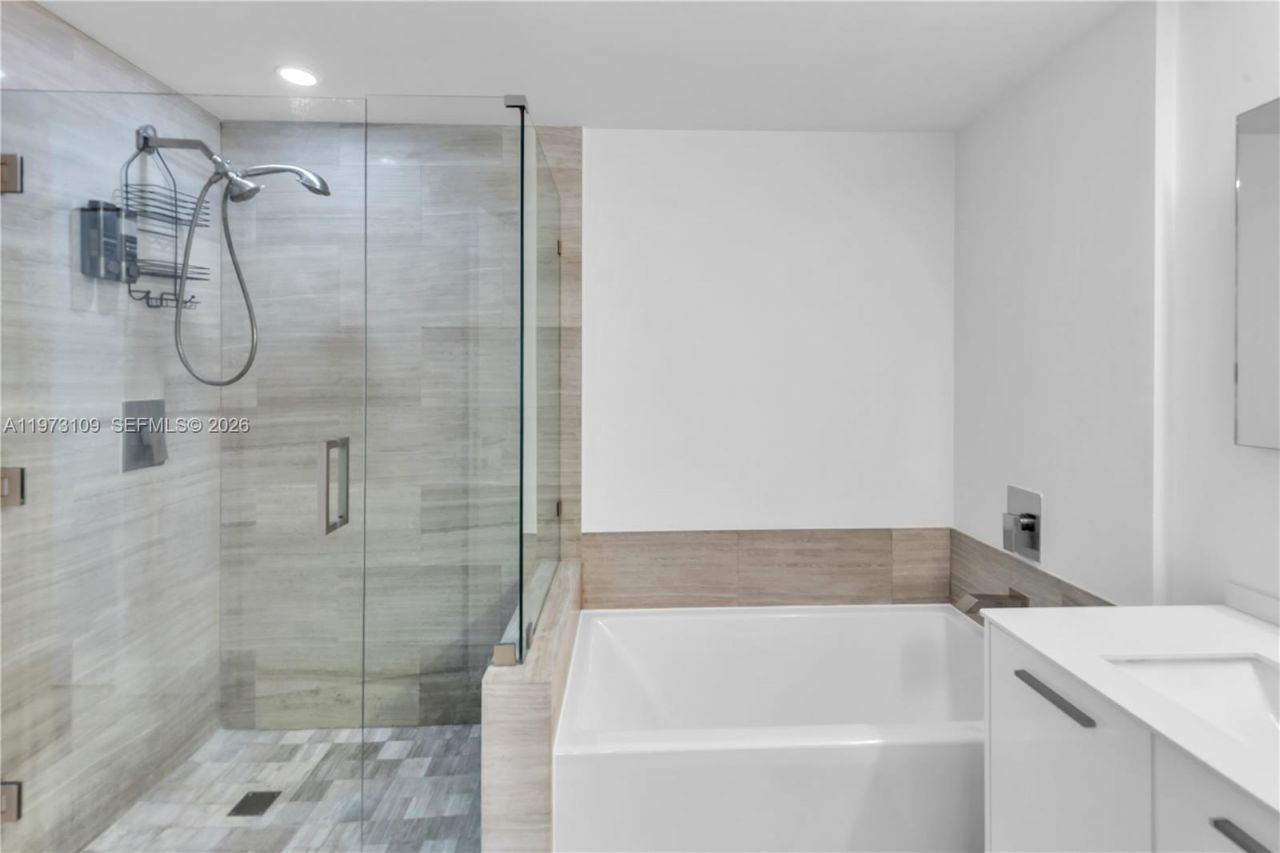 1300 Brickell Bay Dr , Unit 903, Miami, FL 33131 Photo