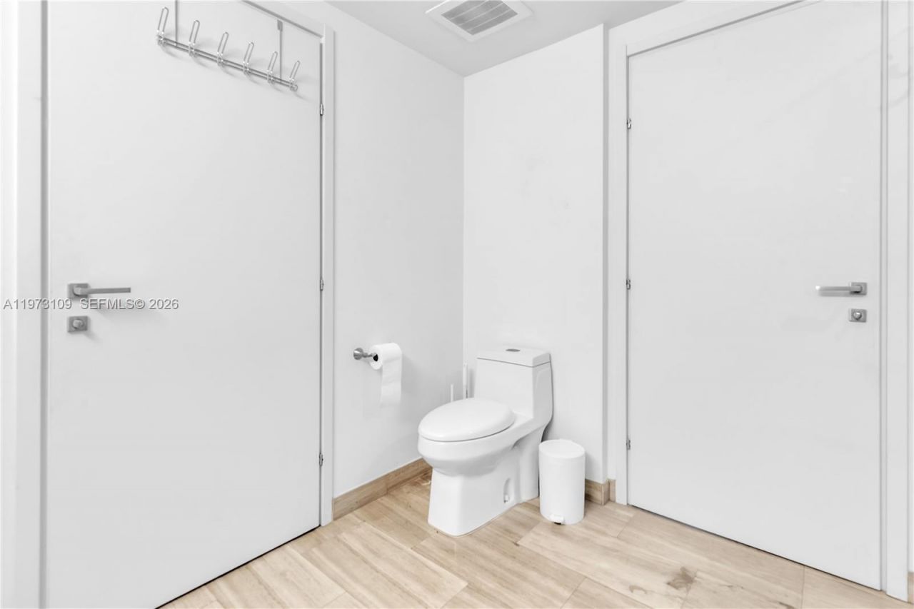 1300 Brickell Bay Dr , Unit 903, Miami, FL 33131 Photo