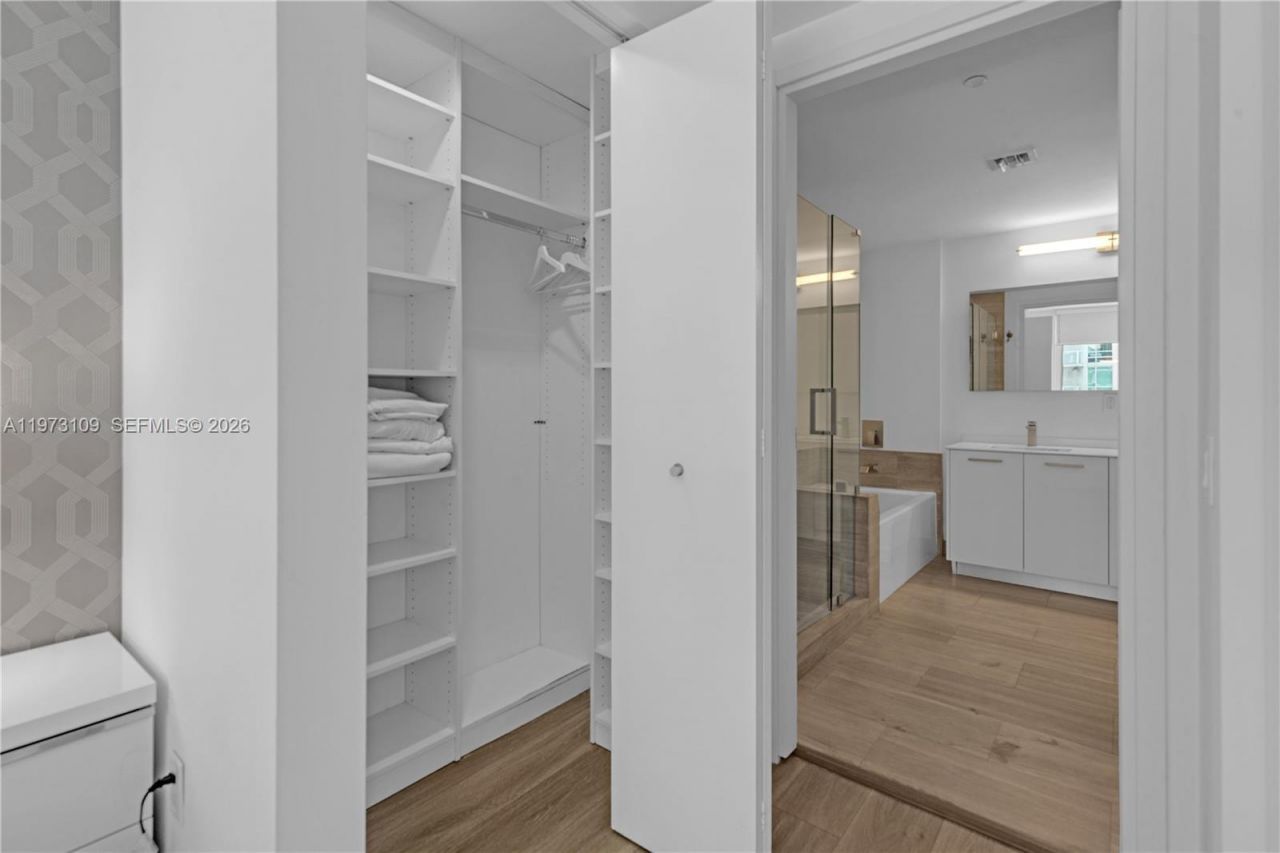 1300 Brickell Bay Dr , Unit 903, Miami, FL 33131 Photo