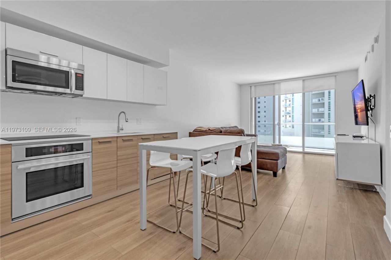 1300 Brickell Bay Dr , Unit 903, Miami, FL 33131 Photo