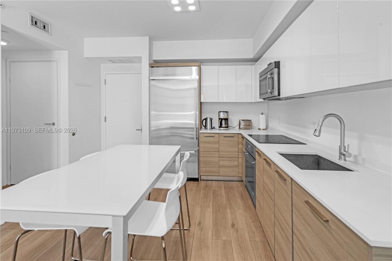 1300 Brickell Bay Dr , Unit 903, Miami, FL 33131 Photo