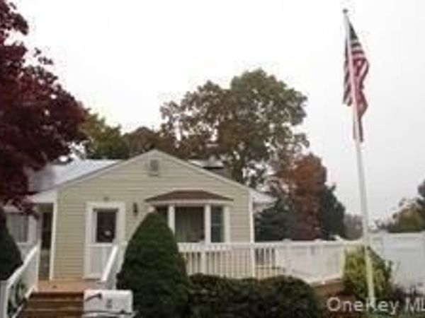 4 Thistle Lane , Kings Park, NY 11754