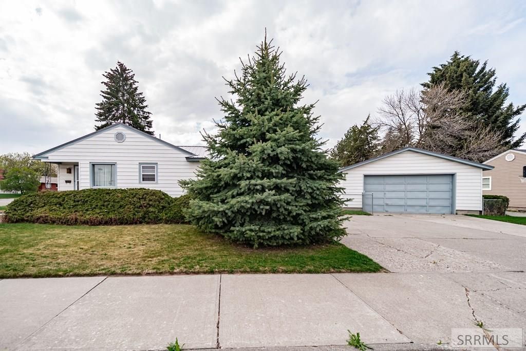 810 Cranmer Avenue, Idaho Falls, ID 83401 Main Photo
