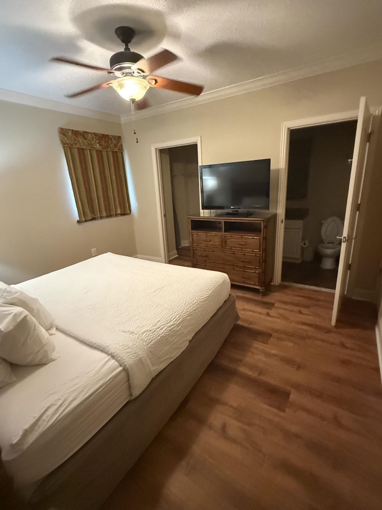 100 North Beach Blvd. Photo 13