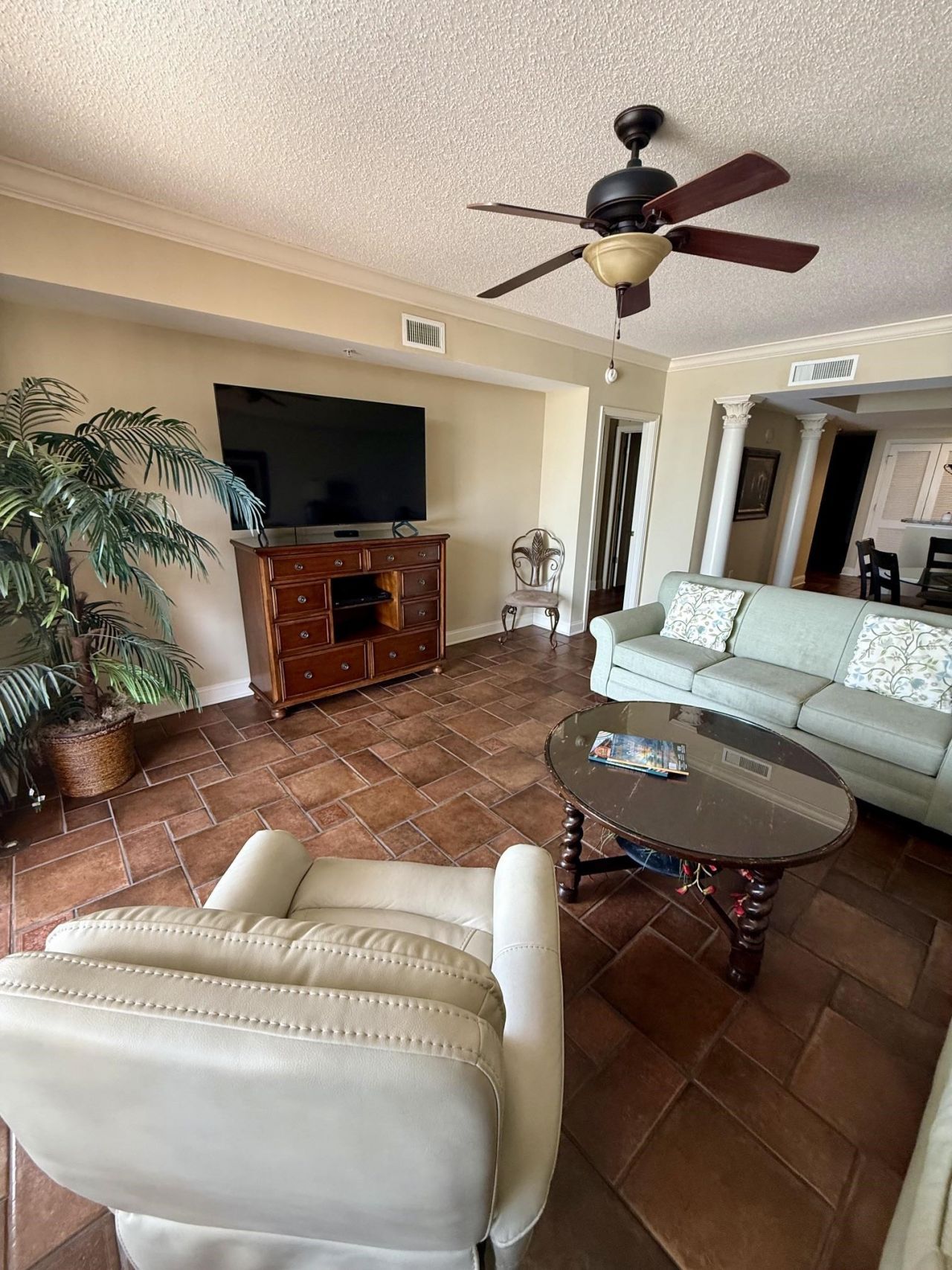 100 North Beach Blvd. Photo 5