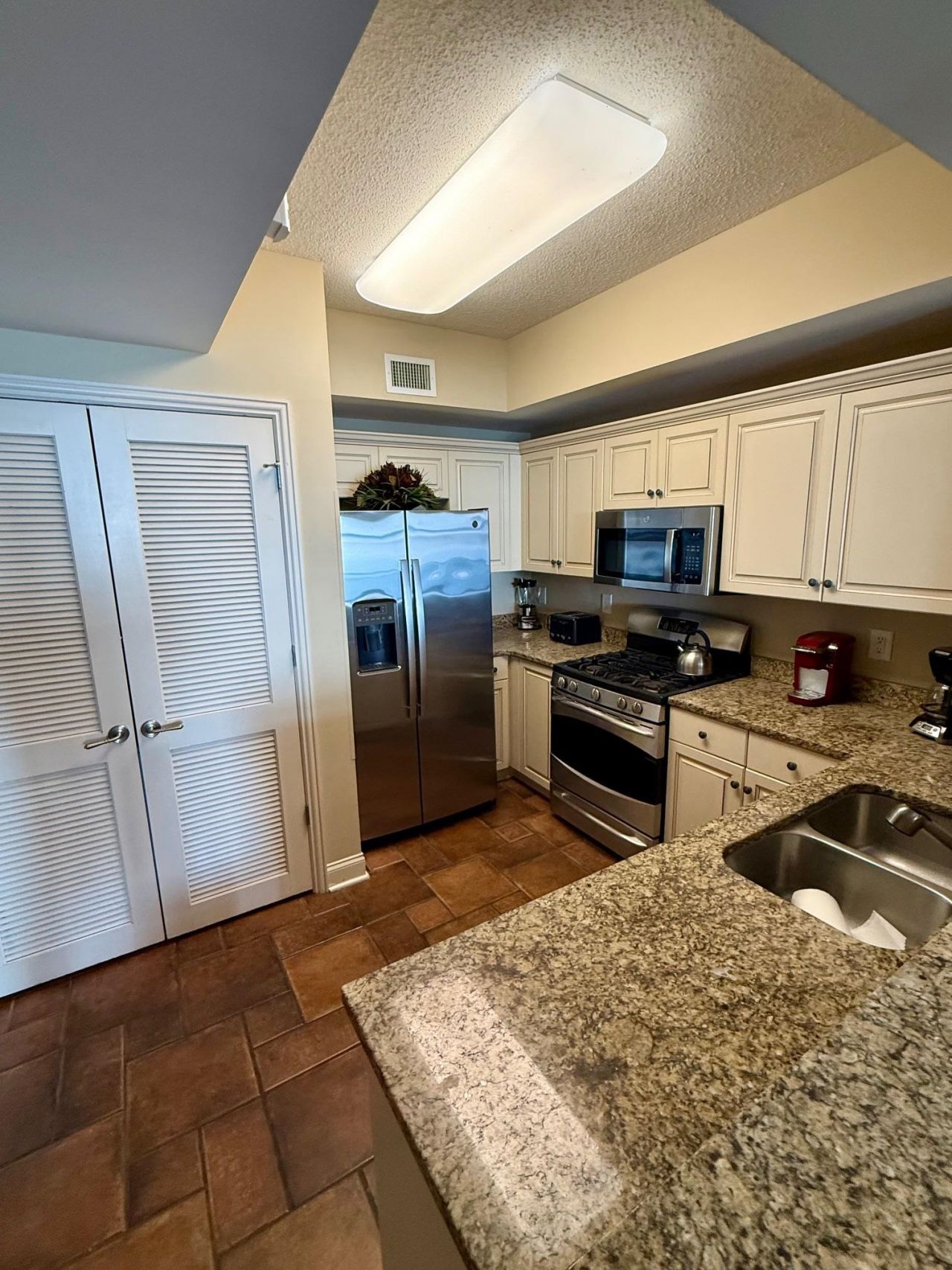 100 North Beach Blvd. Photo 6