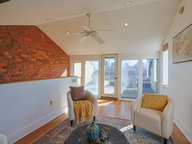 323 Milton Street, Cincinnati, OH 45202 Photo 13