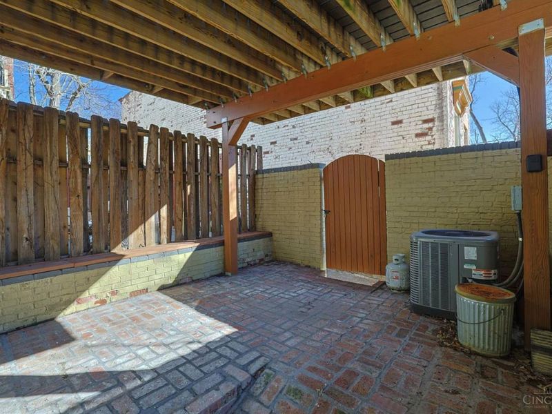 323 Milton Street, Cincinnati, OH 45202 Photo 38