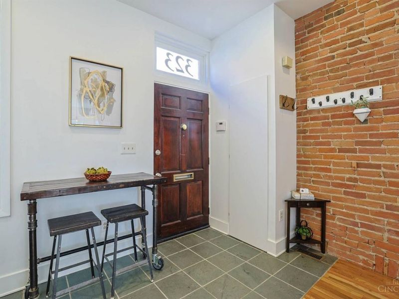 323 Milton Street, Cincinnati, OH 45202 Photo 4