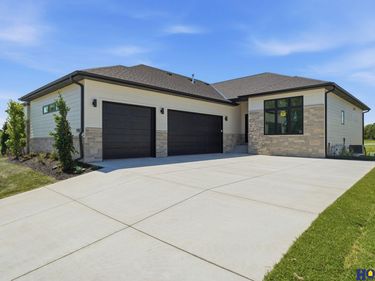 9207 Triana Lane, Lincoln, NE 68520