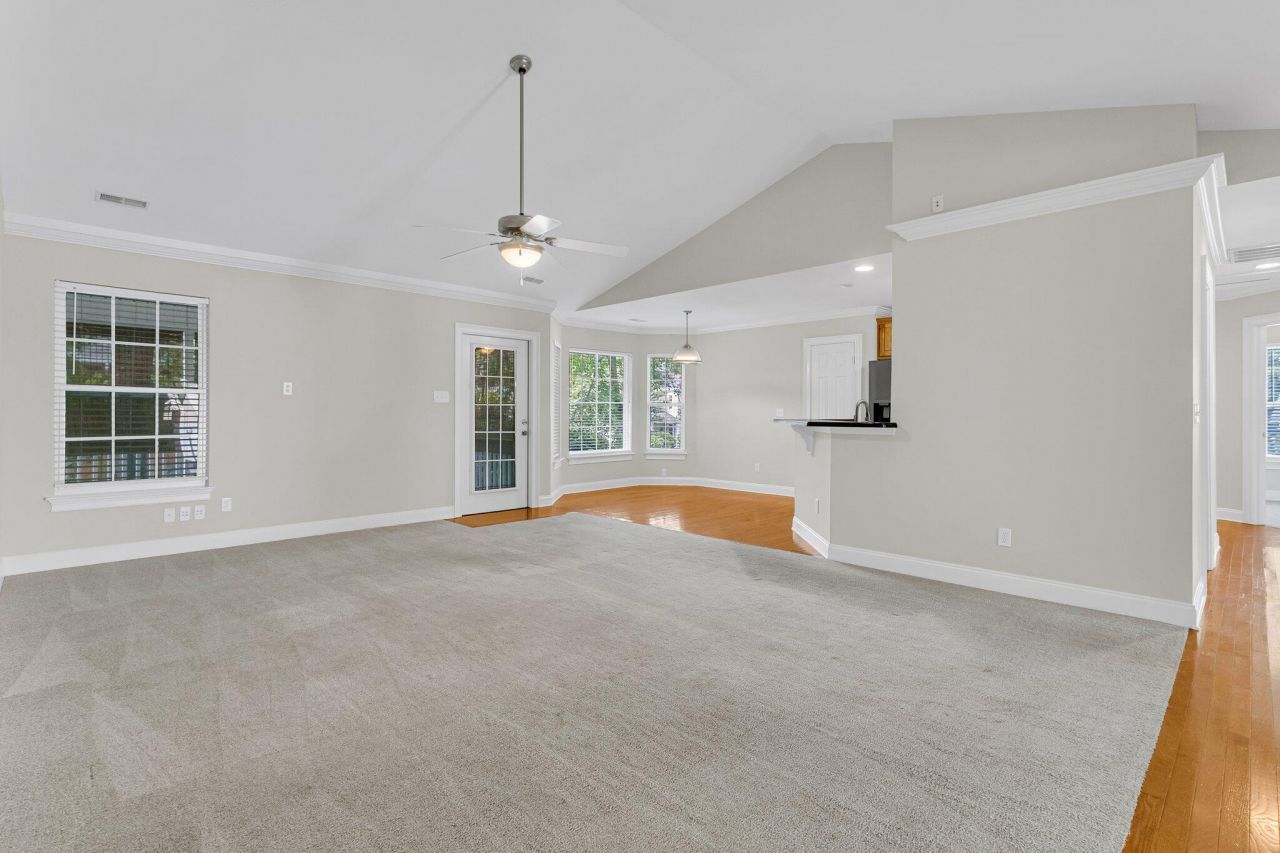 8618 Woodland Walk Photo 10